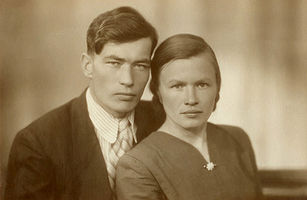 Титова (в зам. Владимирова) Мария Григорьевна с мужем Владимировым Петром Михайловичем. Ок. 1955.