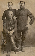 highslide=1:Волковы Лука Михеевич и Василий Михеевич с женой Марией Дмитриевной. Ок. 1908.