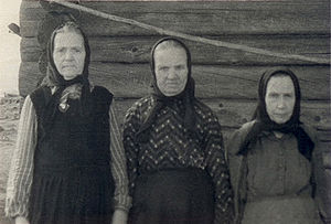 Сестры Белокуровы: Федосья Яковлевна, Анастасия Яковлевна, Евдокия Яковлевна. 1963.