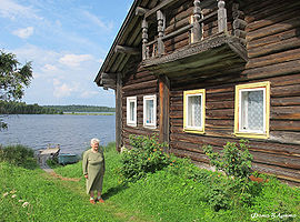 Чиккуева (в зам. Сергеева) Вера Андреевна у своего дома. Кяргяла, 2011.