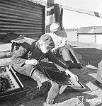 Подготовка к рыбалке. 1942.